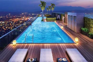 Rooftop Pool with Kids Pool
